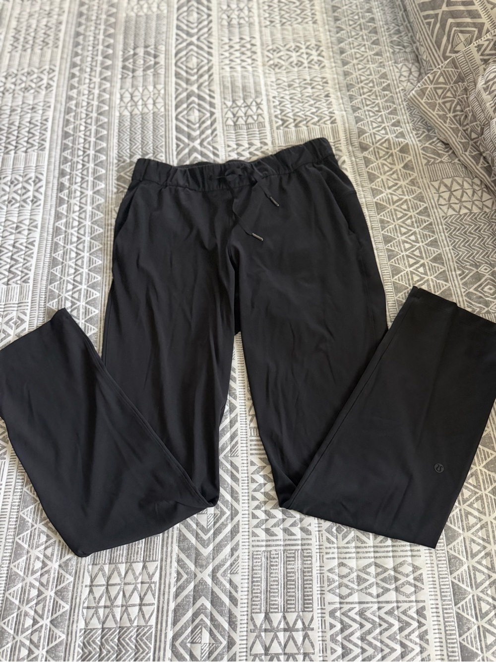lululemon athletica Women’s Black Stretch On the Fly straight leg pants